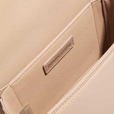 THE EASY CHIC HANDBAG